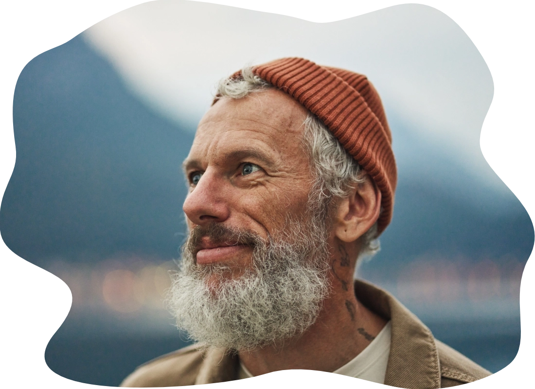 homme d'âge mûr souriant